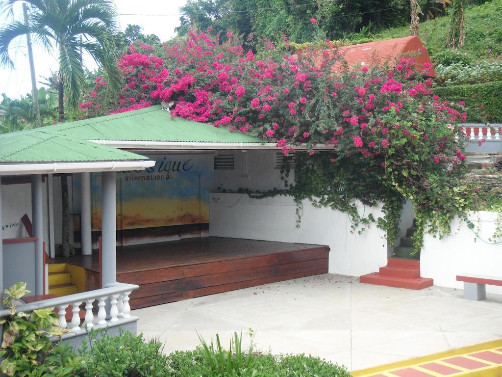 Classique International In Dominica Marigot Exterior photo